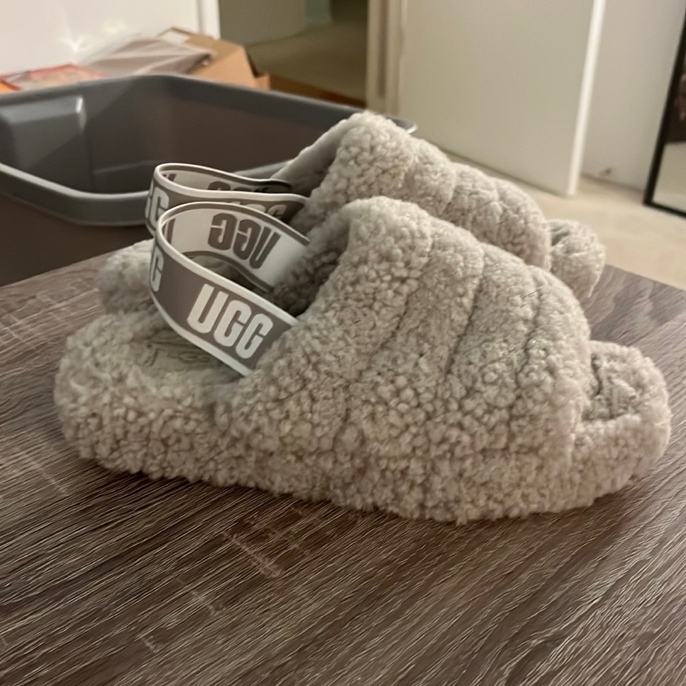 Ugg Fluff Yeah slippers Size 7